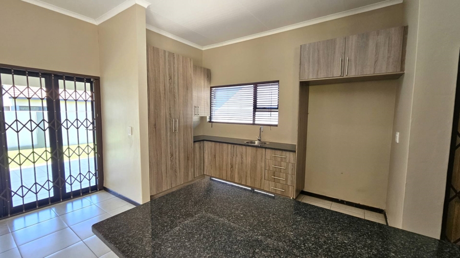 To Let 3 Bedroom Property for Rent in Melodie North West